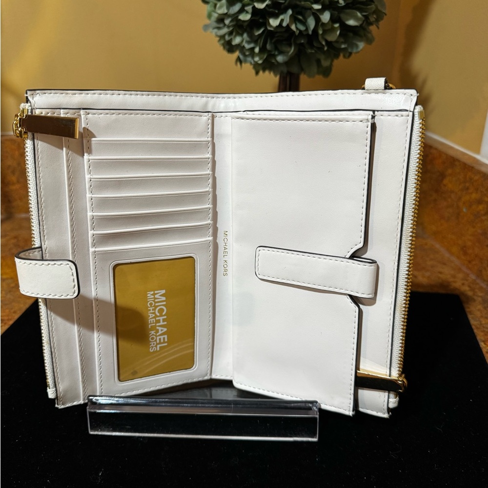 Michael Kors White Wallet with Gold Studs - Picture 4 of 5